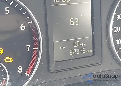 2010 Volkswagen Jetta Limited Edition/Se/Sel z USA, uszkodzony, nr VIN 3VWRX7AJ6AM054112